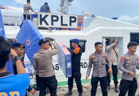 Distribusi-bantuan-ke-warga-terdampak-gempa-Malut-3