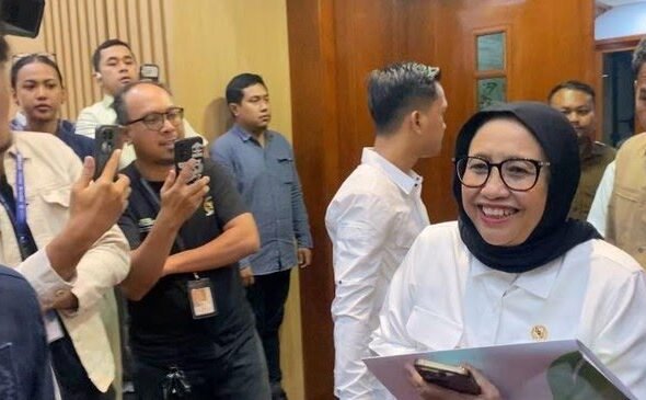 komisi-ix-dpr-gelar-rapat-dengan-kepala-bgn-nanik-s-deyang-1781508594046_169
