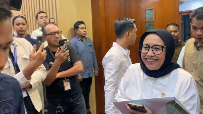 komisi-ix-dpr-gelar-rapat-dengan-kepala-bgn-nanik-s-deyang-1781508594046_169